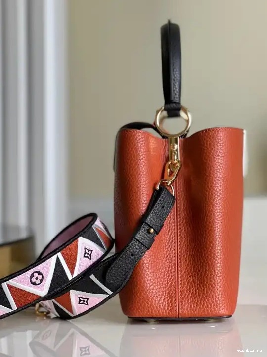 WIS CAPUCINES LOUIS VUITTON MM 0701